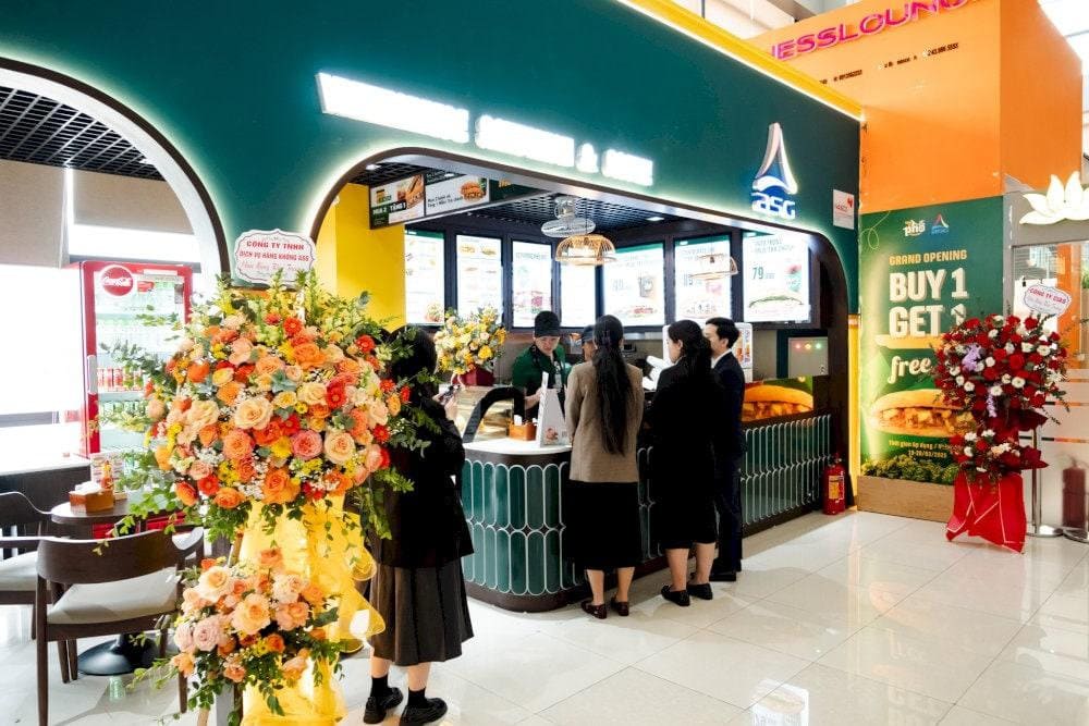 Each banh mi at the restaurant is prepared with great care, offering a delicious, quick, and convenient meal for every passenger